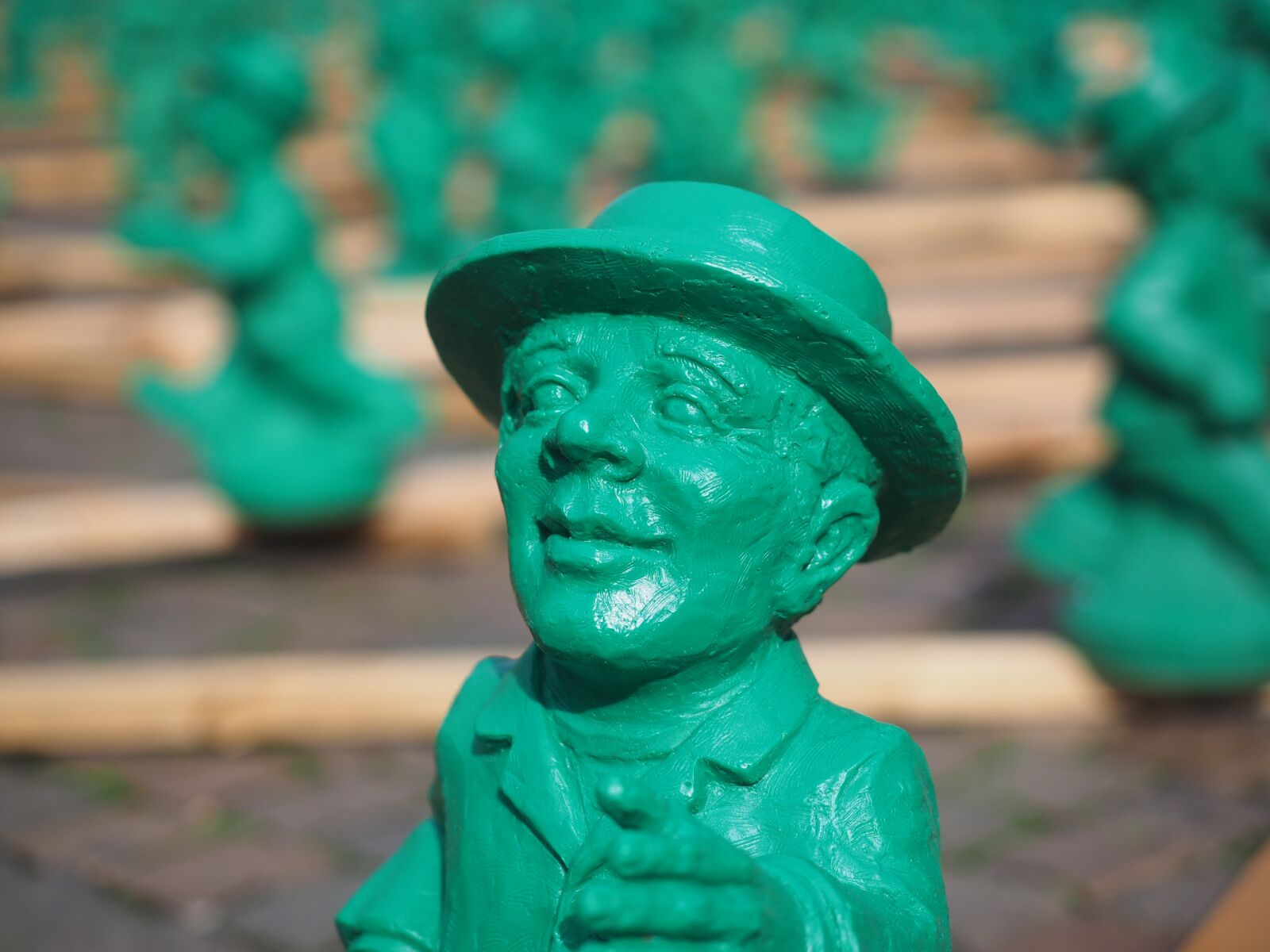 Olympus OM-D E-M1 + Olympus M.Zuiko Digital ED 12-40mm F2.8 Pro sample photo. Green men, art, artwork photography