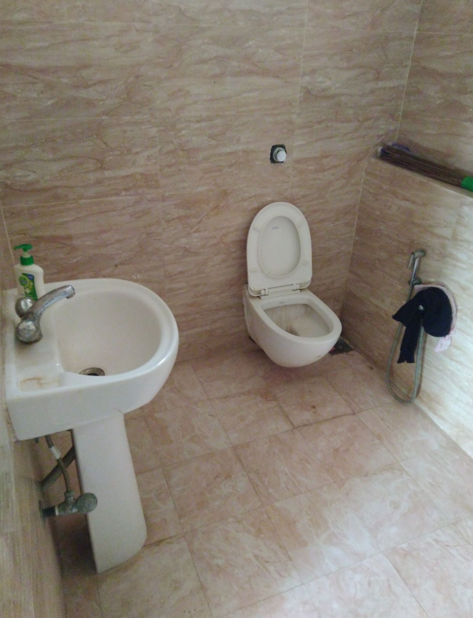 ASUS ZenFone Max Pro M1 (ZB602KL) (WW) / Max Pro M1 (ZB601KL) (IN) sample photo. Toilet, wc, bathroom photography
