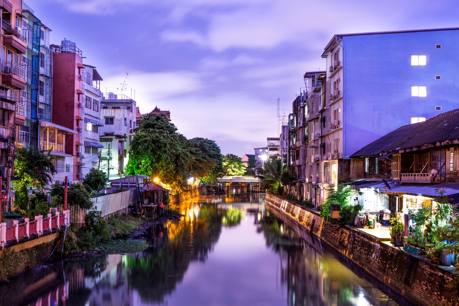 Sony a6000 + Sony E 35mm F1.8 OSS sample photo. Night, evening, river photography