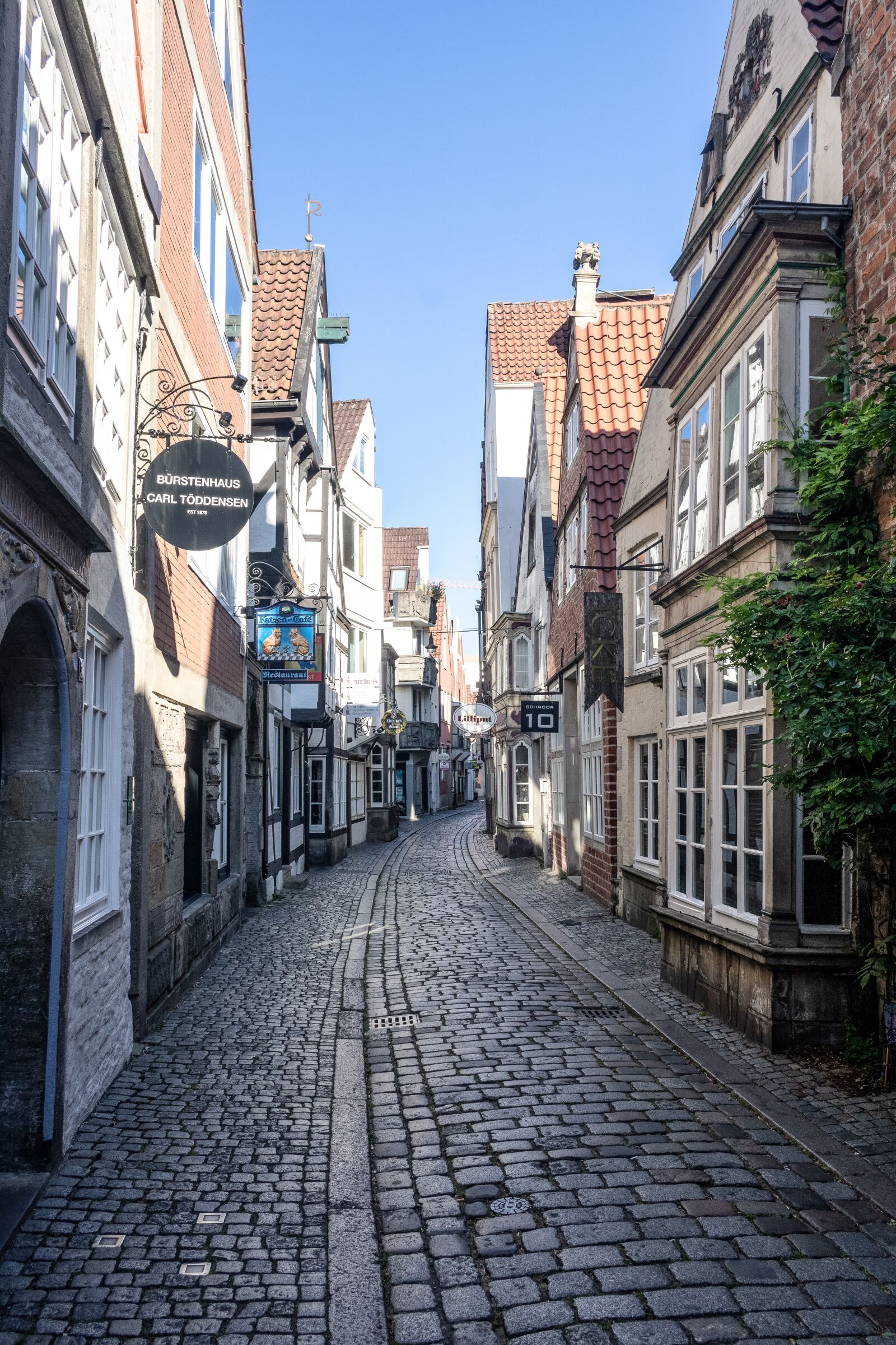 Canon EOS 750D (EOS Rebel T6i / EOS Kiss X8i) sample photo. Bremen, schnoor, historic center photography