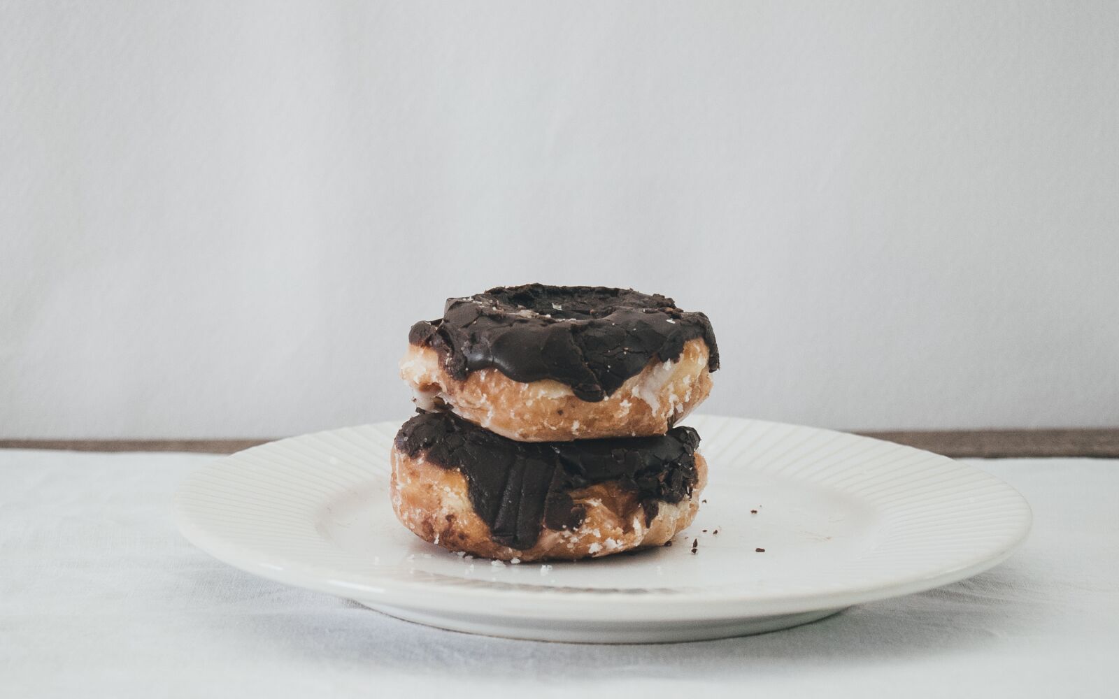 Canon EF-S 18-135mm F3.5-5.6 IS USM sample photo. Chocolate, donuts, delicious photography
