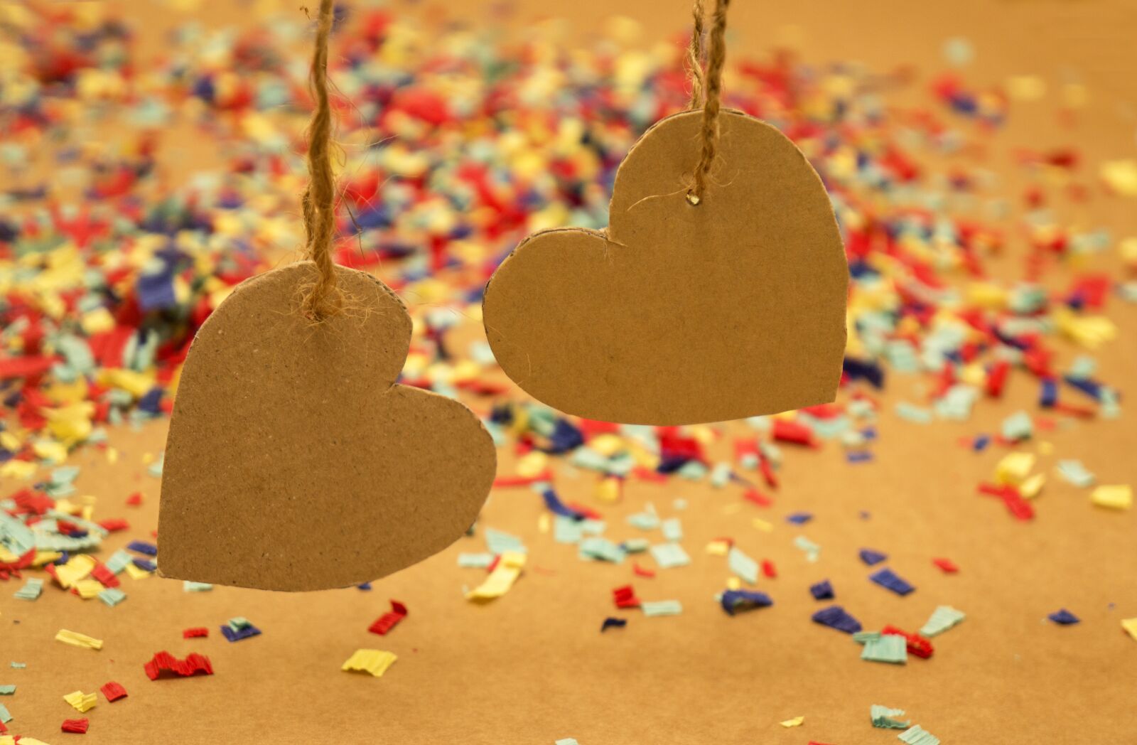 Sony Alpha NEX-F3 + Sony E 18-55mm F3.5-5.6 OSS sample photo. Heart, paper, background photography