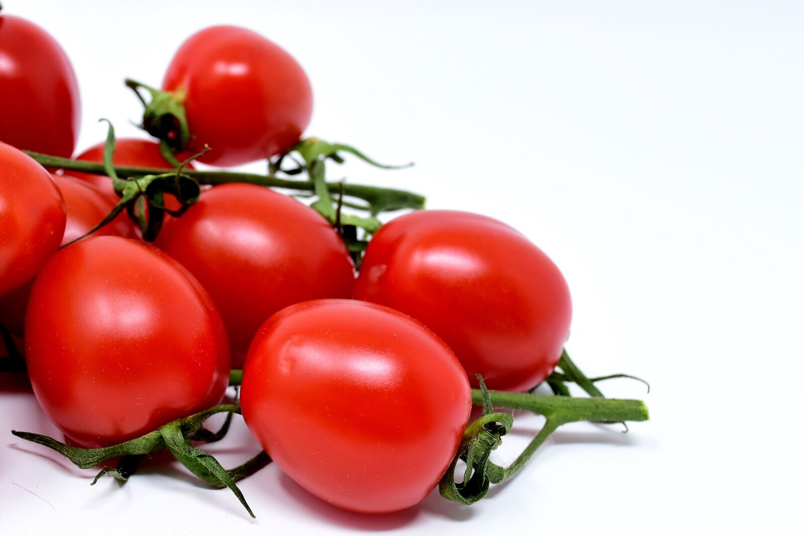 Nikon D7200 sample photo. Tomatoes, trusses, red photography