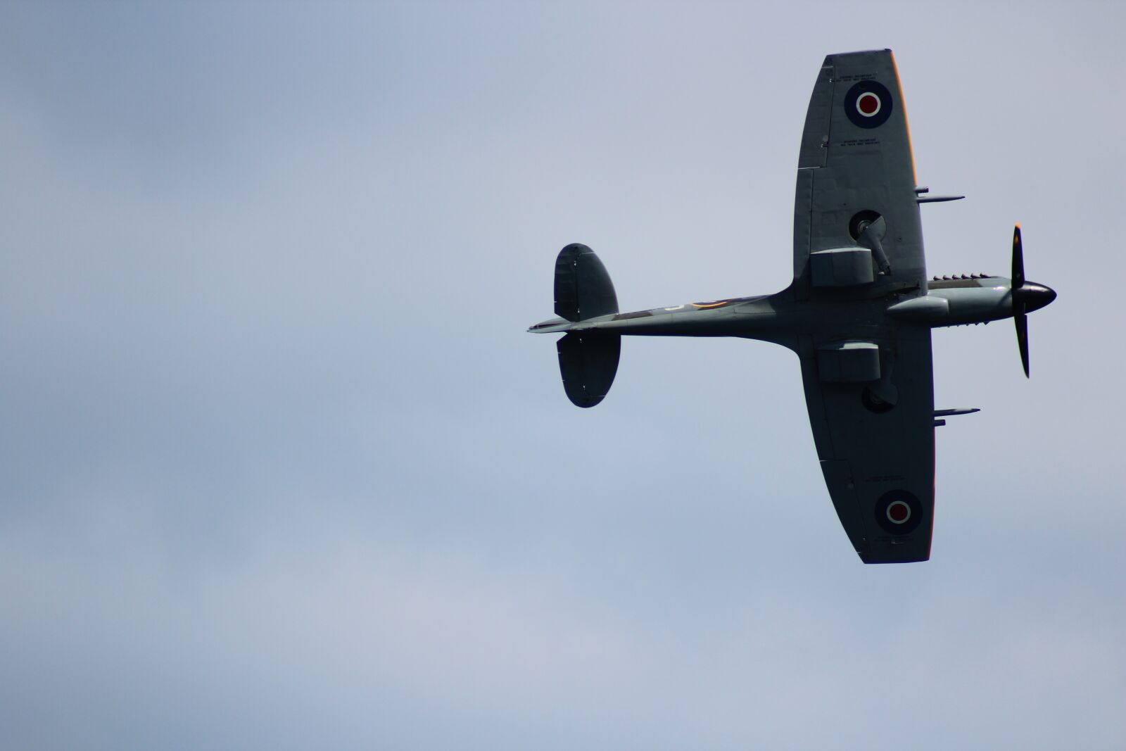 Canon EF 75-300mm f/4-5.6 USM sample photo. Airplane, flight, aircraft photography