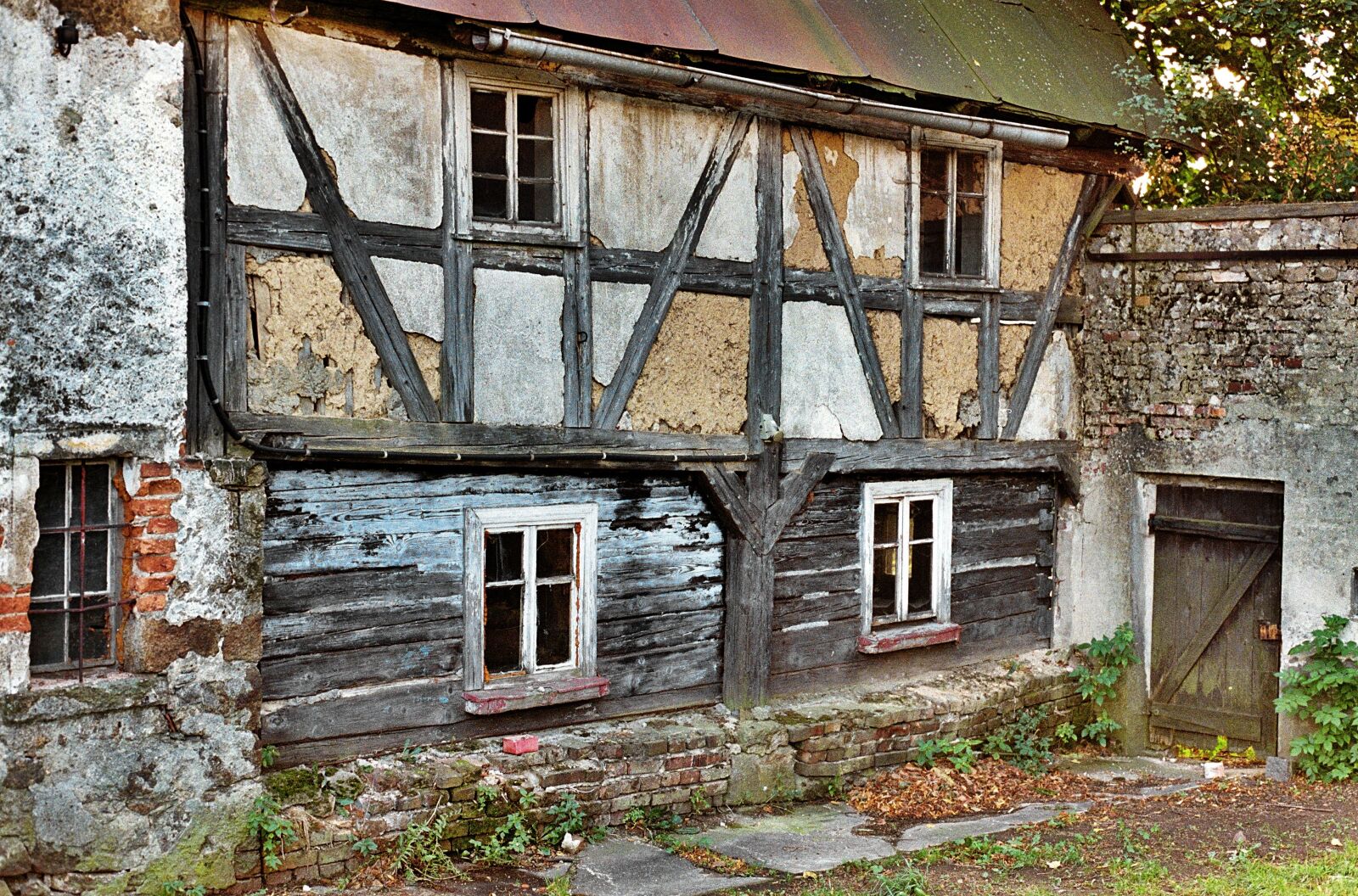 Nikon D80 sample photo. Building, crash, half-timbered wall photography