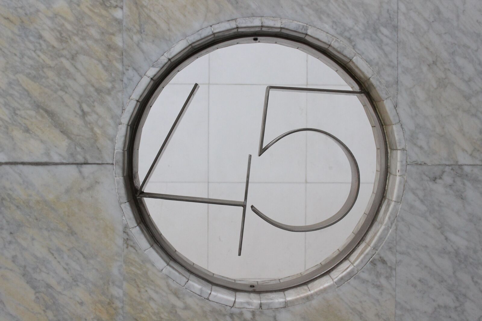 Canon EOS 600D (Rebel EOS T3i / EOS Kiss X5) sample photo. Numbers, city, street photography