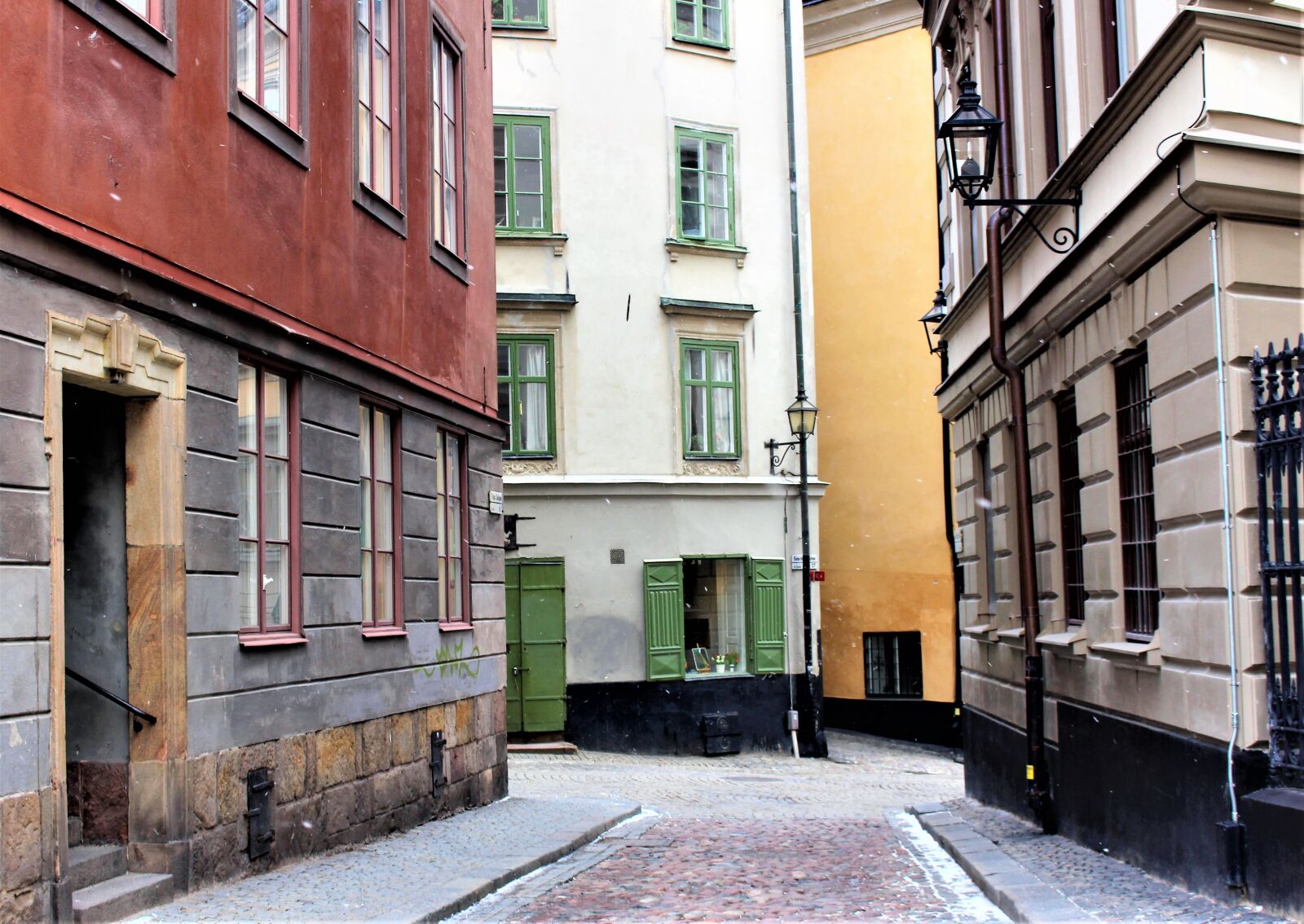 Canon EOS 700D (EOS Rebel T5i / EOS Kiss X7i) sample photo. Street, architecture, old photography