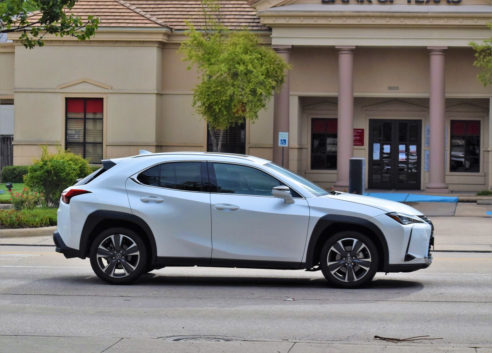 Nikon D3500 sample photo. Lexus, suv, white photography