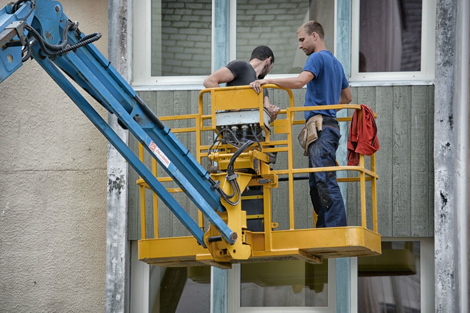 Nikon D5200 sample photo. Nacelle, workers, wall photography