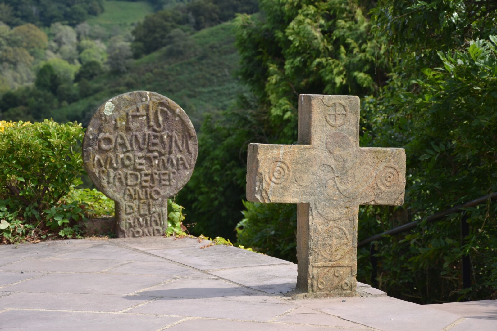 Nikon D3100 sample photo. Cross, cemetery, basque photography