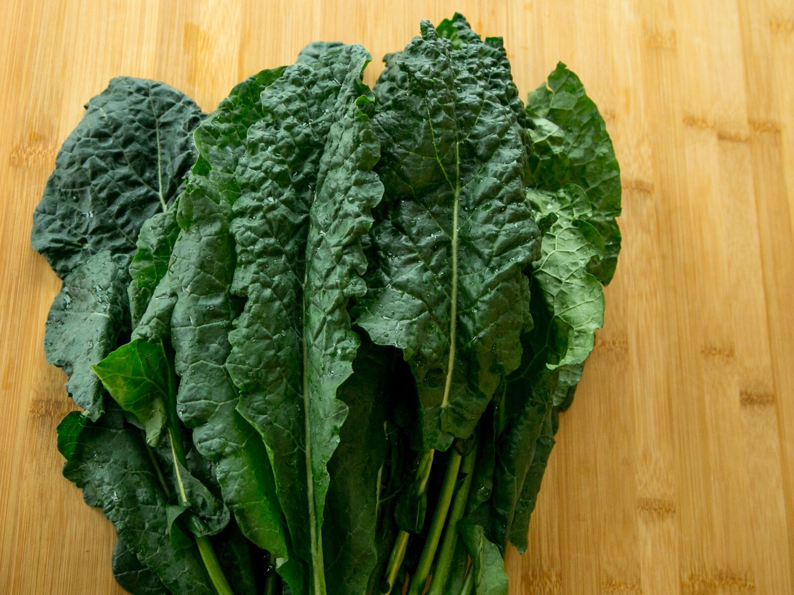 Canon EF 24-105mm F4L IS USM sample photo. Kale, fresh, healthy photography