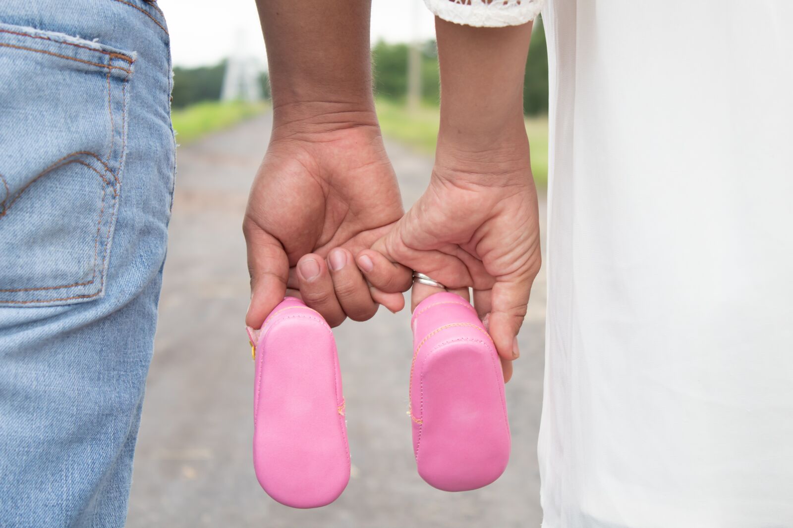 Canon EOS 1300D (EOS Rebel T6 / EOS Kiss X80) sample photo. Feet, mama and papa photography