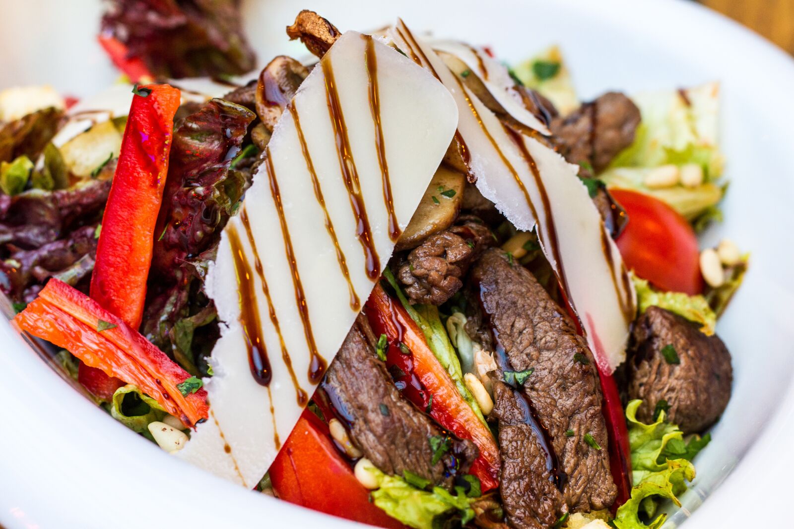 Canon EOS 7D + Canon EF 50mm F1.8 II sample photo. Tasty, beef, meal photography