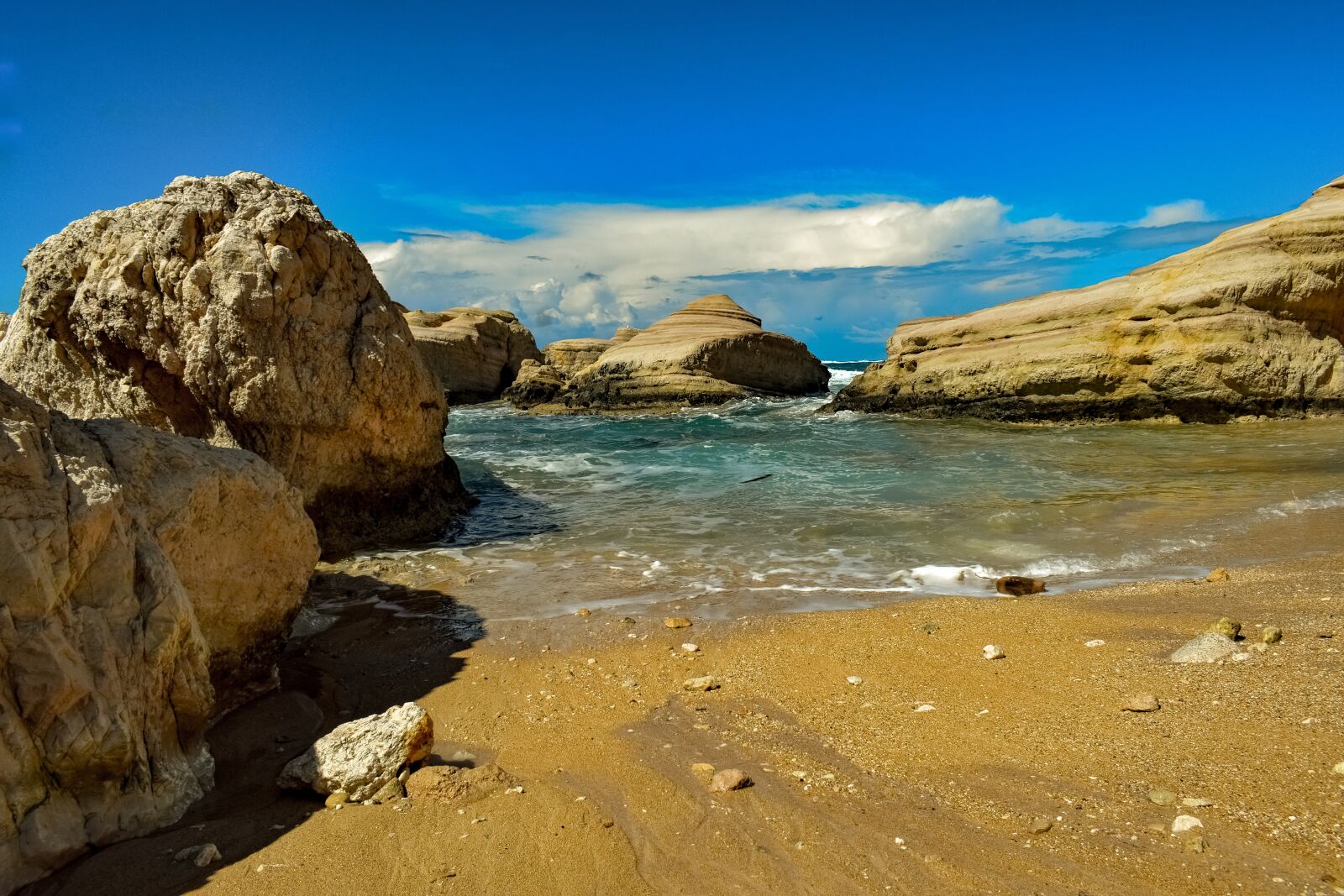 Nikon D3300 sample photo. Beach, sand, rocks photography