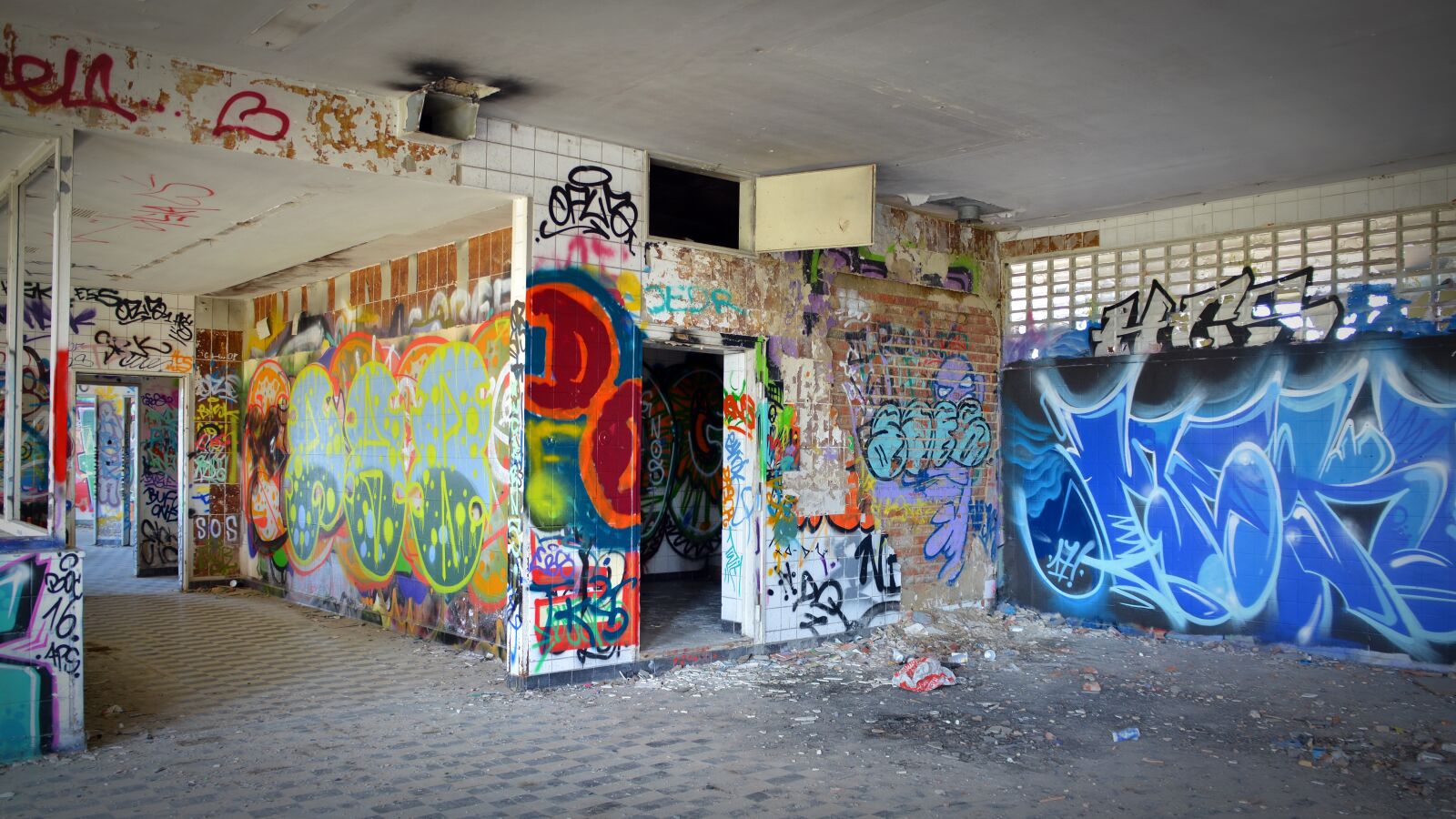 Nikon D5200 sample photo. Lost places, ruin, graffiti photography