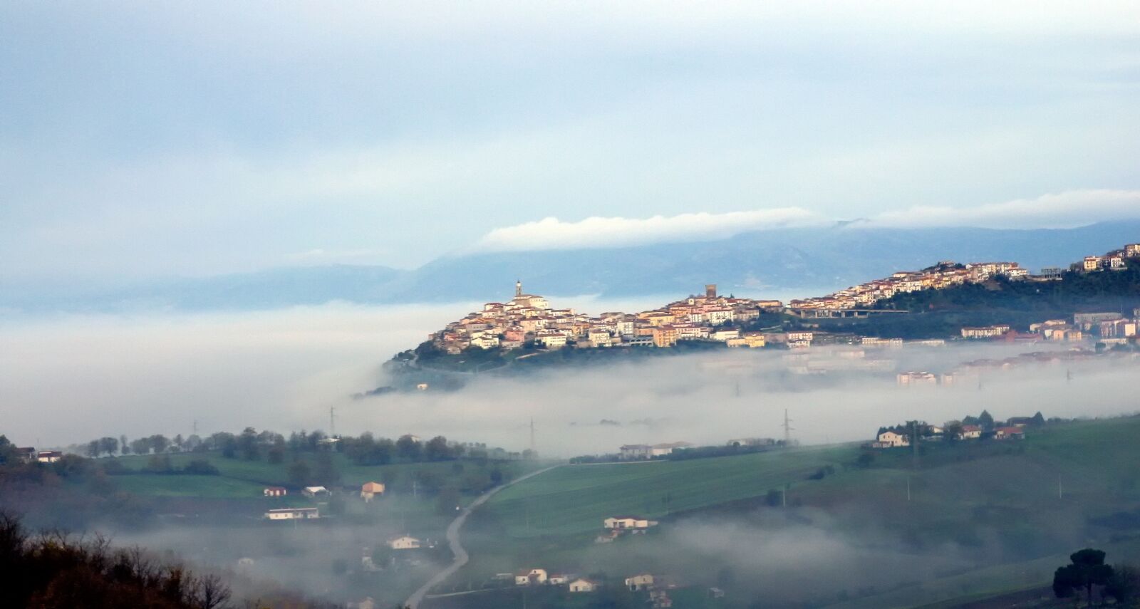 Canon EOS D60 sample photo. Mountain, clouds, mist photography