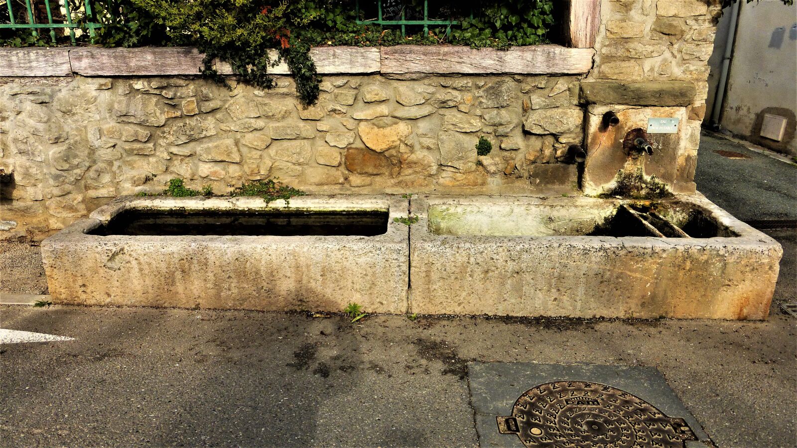 Panasonic Lumix DMC-ZS25 (Lumix DMC-TZ35) sample photo. Architecture, fountain, water photography
