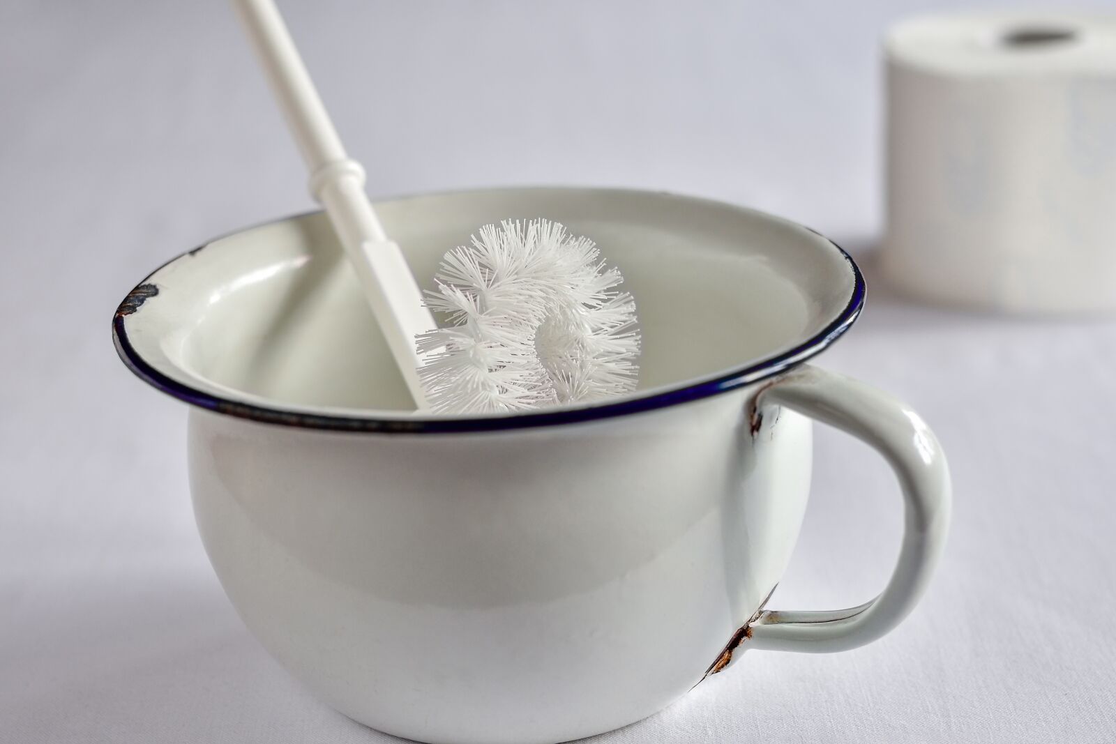 Nikon D7200 sample photo. Chamber pot, toilet brush photography