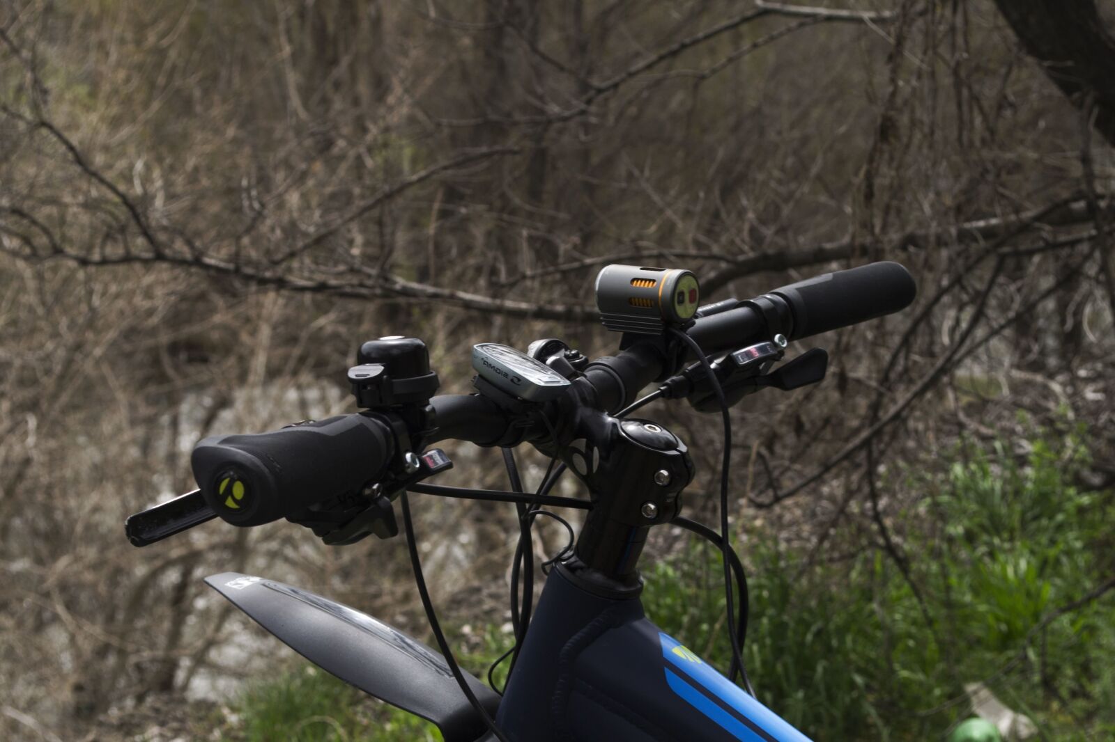 Nikon D3100 sample photo. Bicycle, metal, lamp, nature photography