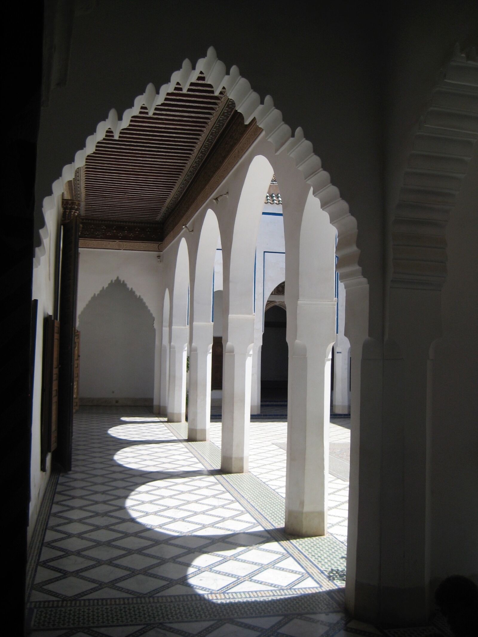 Canon DIGITAL IXUS 75 sample photo. Morrocco, archway, shadows photography