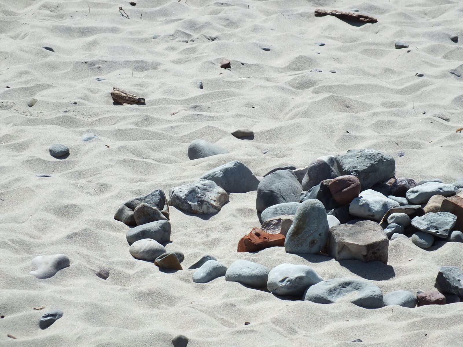 Fujifilm FinePix HS30EXR sample photo. Sand, stones, sun photography