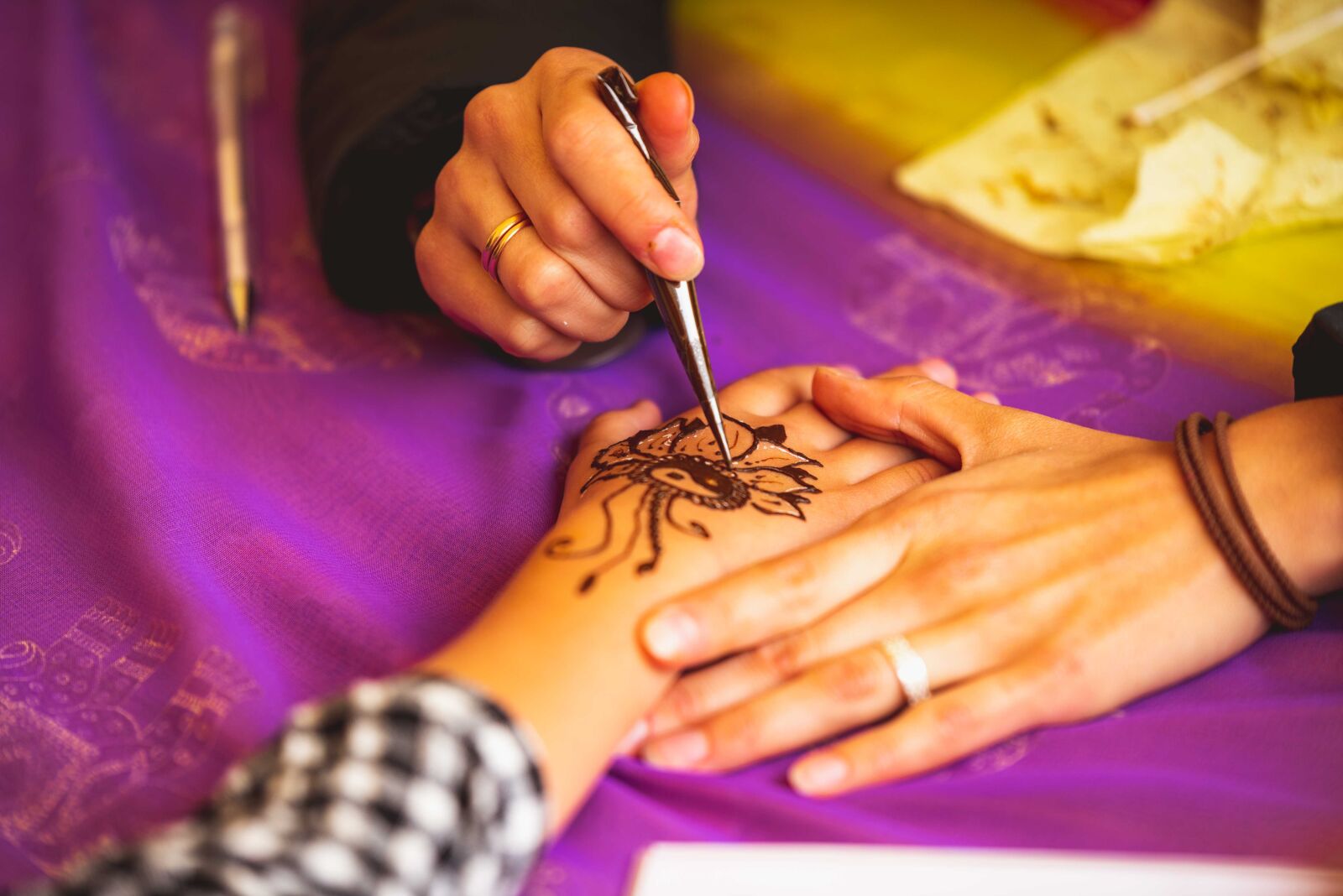 Nikon D750 sample photo. Hand painting, hena, woman photography