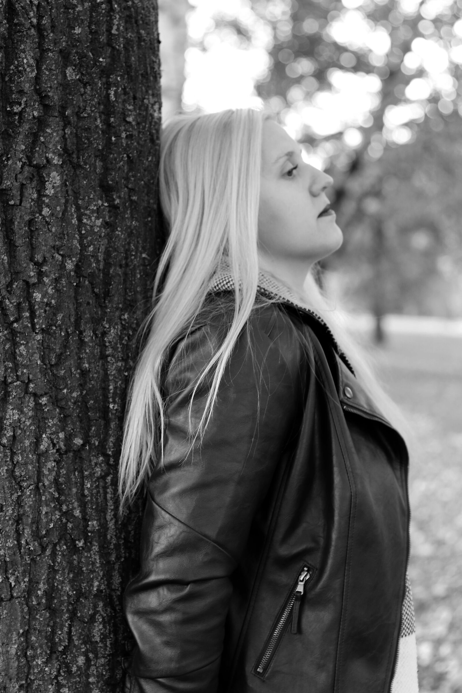 Canon EOS 7D Mark II sample photo. Black and white, blonde photography