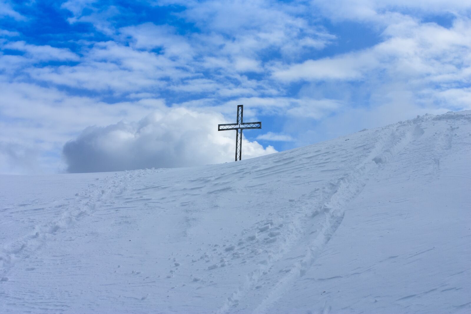 Canon EOS 300D (EOS Digital Rebel / EOS Kiss Digital) sample photo. Mountain summit, summit cross photography