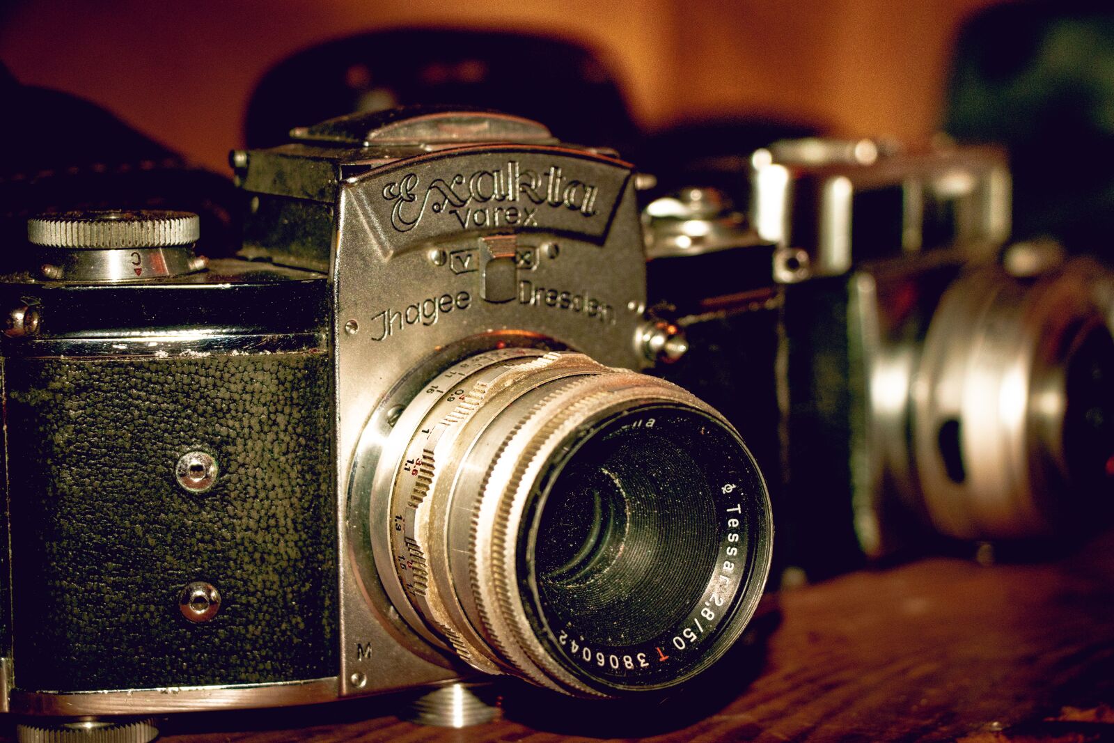 Canon EF-S 18-135mm F3.5-5.6 IS USM sample photo. Camera, flea market, nostalgia photography