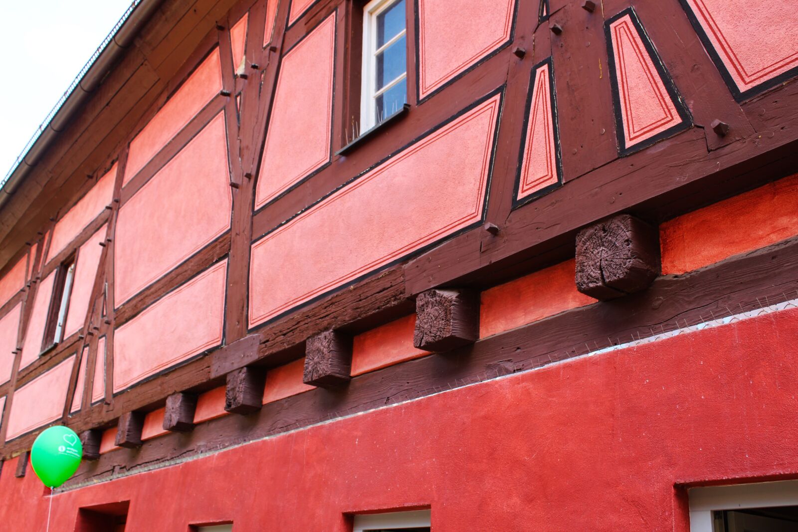 Canon EOS 1300D (EOS Rebel T6 / EOS Kiss X80) sample photo. Nördlingen, bavaria, facade photography