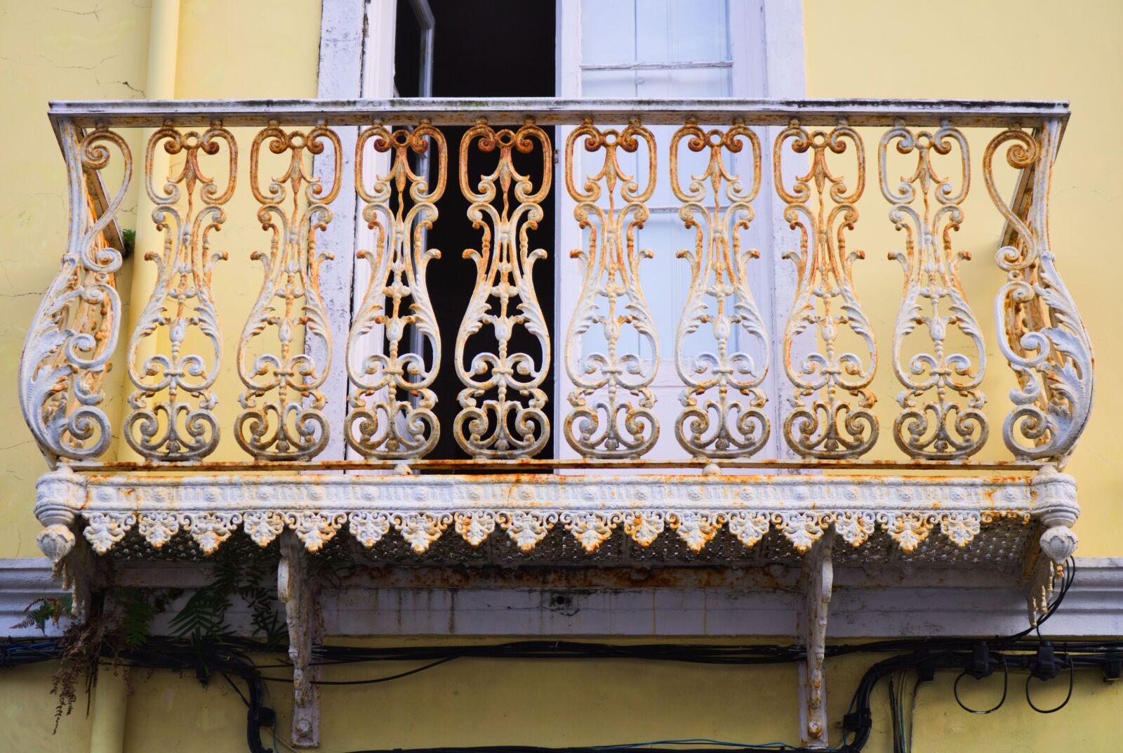 Canon EOS 750D (EOS Rebel T6i / EOS Kiss X8i) sample photo. Construction, balcony, architecture photography
