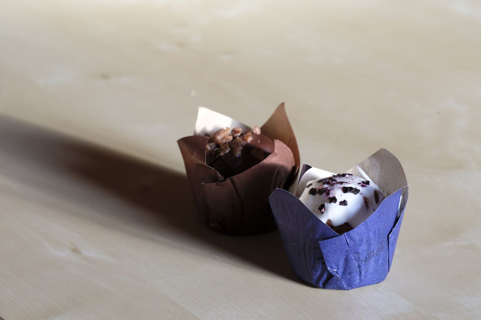 Fujifilm X-T2 + Fujifilm XF 80mm F2.8 R LM OIS WR Macro sample photo. Cupcake, cake, muffins photography