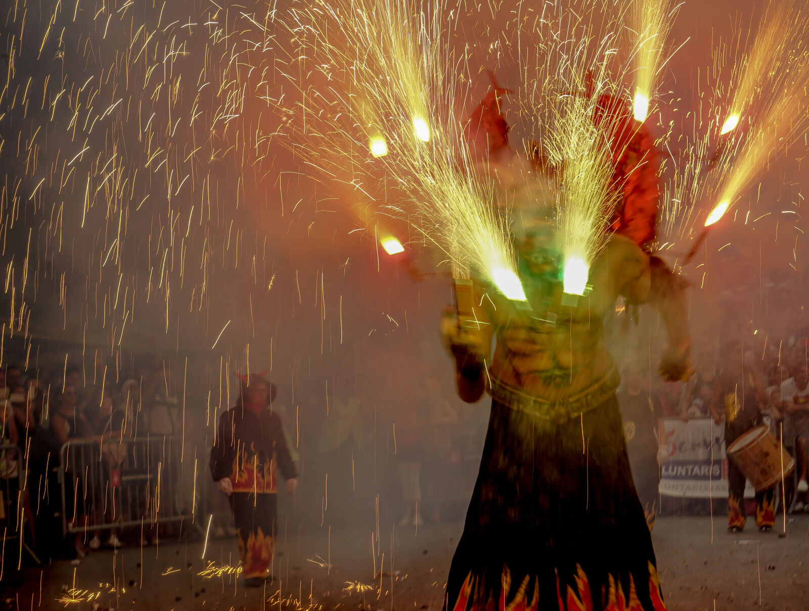 Sony a7 II + Sony FE 28-70mm F3.5-5.6 OSS sample photo. Barcelona, dark, devil, festival photography