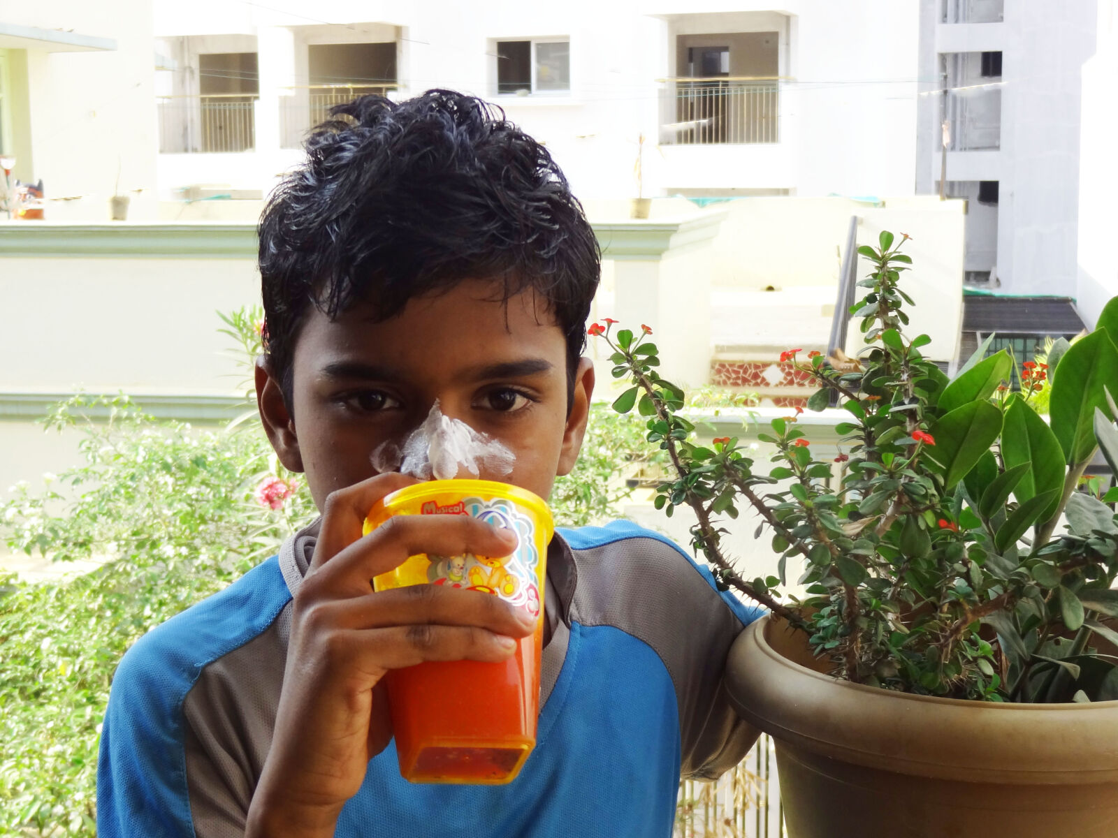 Sony Cyber-shot DSC-HX9V sample photo. Boy, cream, on, nose photography