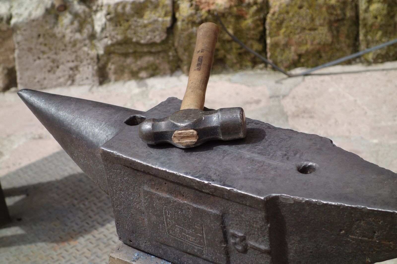 Sony Cyber-shot DSC-RX100 sample photo. Anvil, hammer, herrero photography