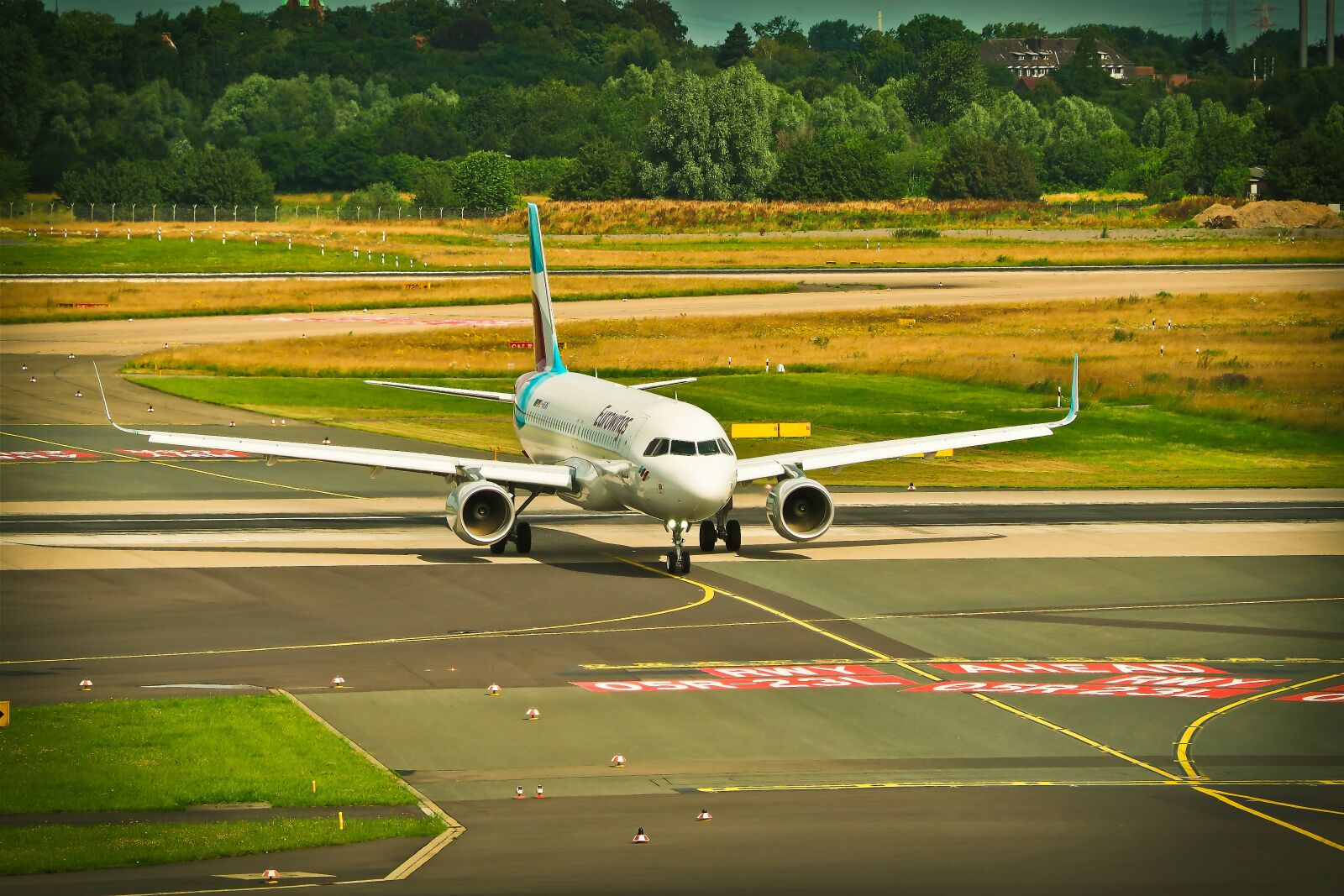 Olympus OM-D E-M10 sample photo. Aircraft, airport, departure photography