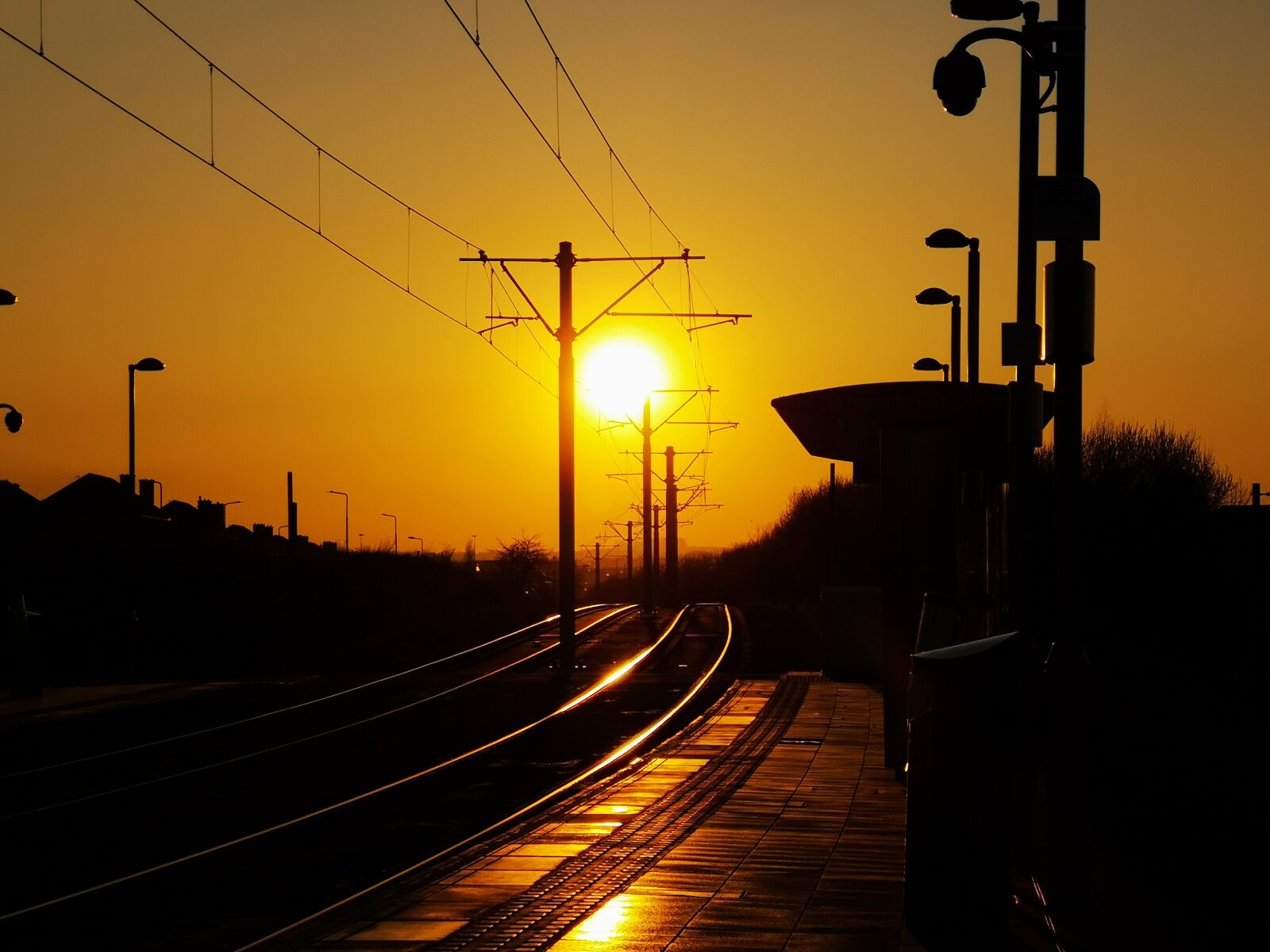 HUAWEI CLT-L09 sample photo. Sun, tram, transport photography