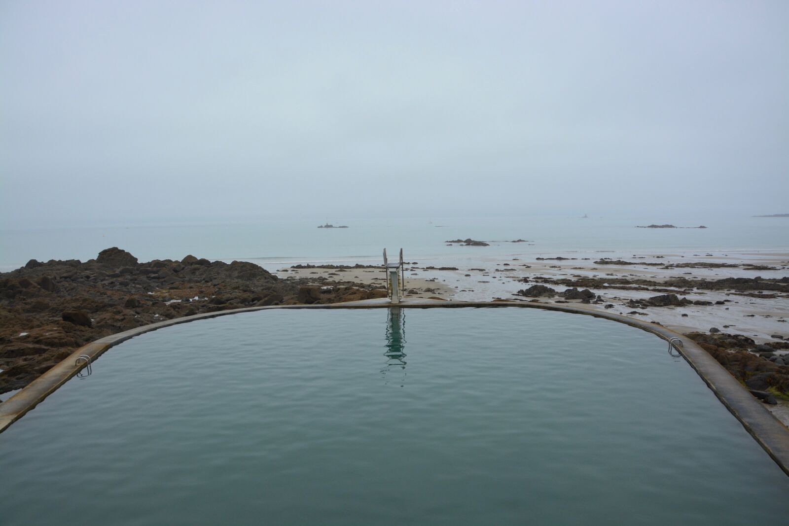 Nikon D5200 sample photo. Swimming pool water sea photography
