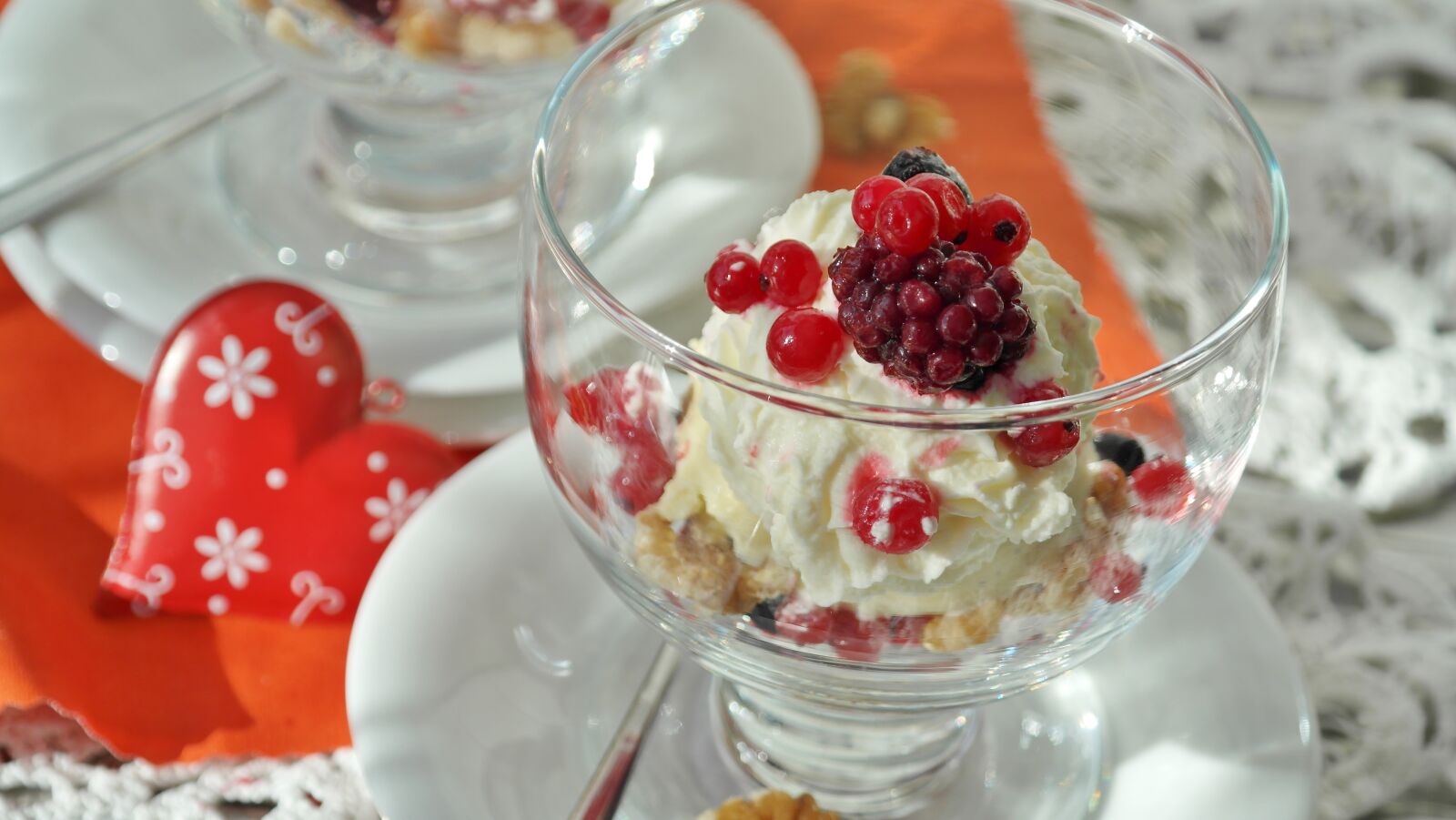 Samsung NX20 sample photo. Ice, cream, berries photography