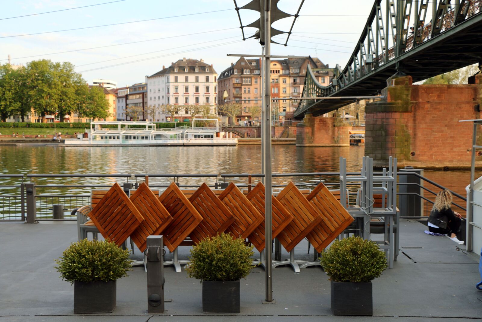 Canon EOS 70D sample photo. Frankfurt, city, closed photography
