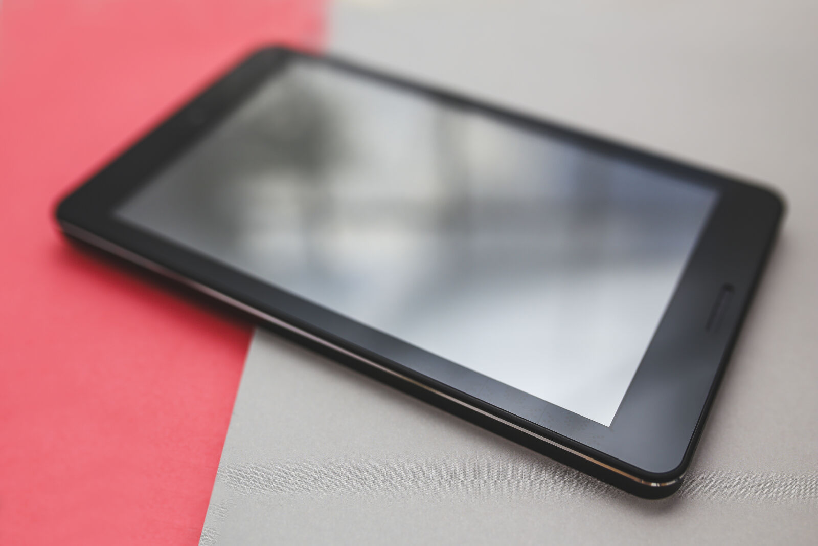 Canon EOS 6D + Sigma 35mm F1.4 DG HSM Art sample photo. Black, tablet photography