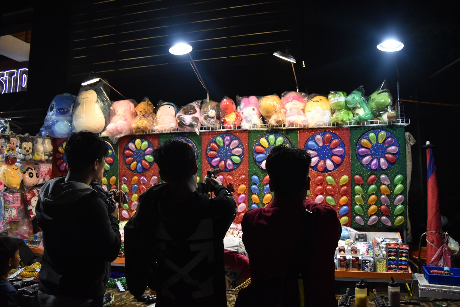 Nikon D5500 sample photo. Balloon, gun, carnival photography
