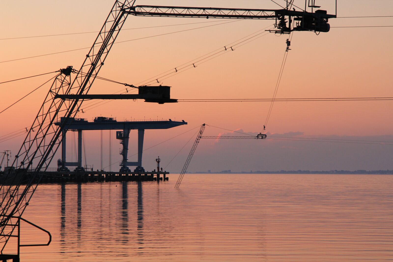 Canon EF-S 17-85mm F4-5.6 IS USM sample photo. Sunset, sea, structure photography