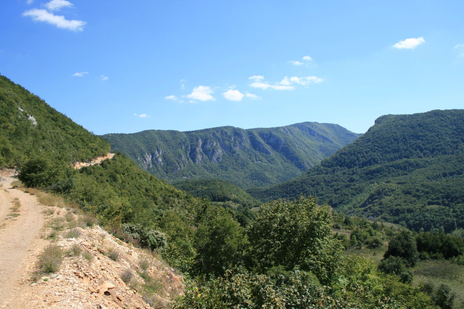 Canon EOS 400D (EOS Digital Rebel XTi / EOS Kiss Digital X) sample photo. Eastern, bosnia, mountains photography