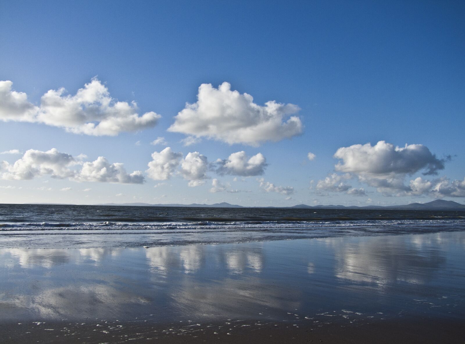 Fujifilm FinePix S100fs sample photo. Harlech, beach, irish sea photography