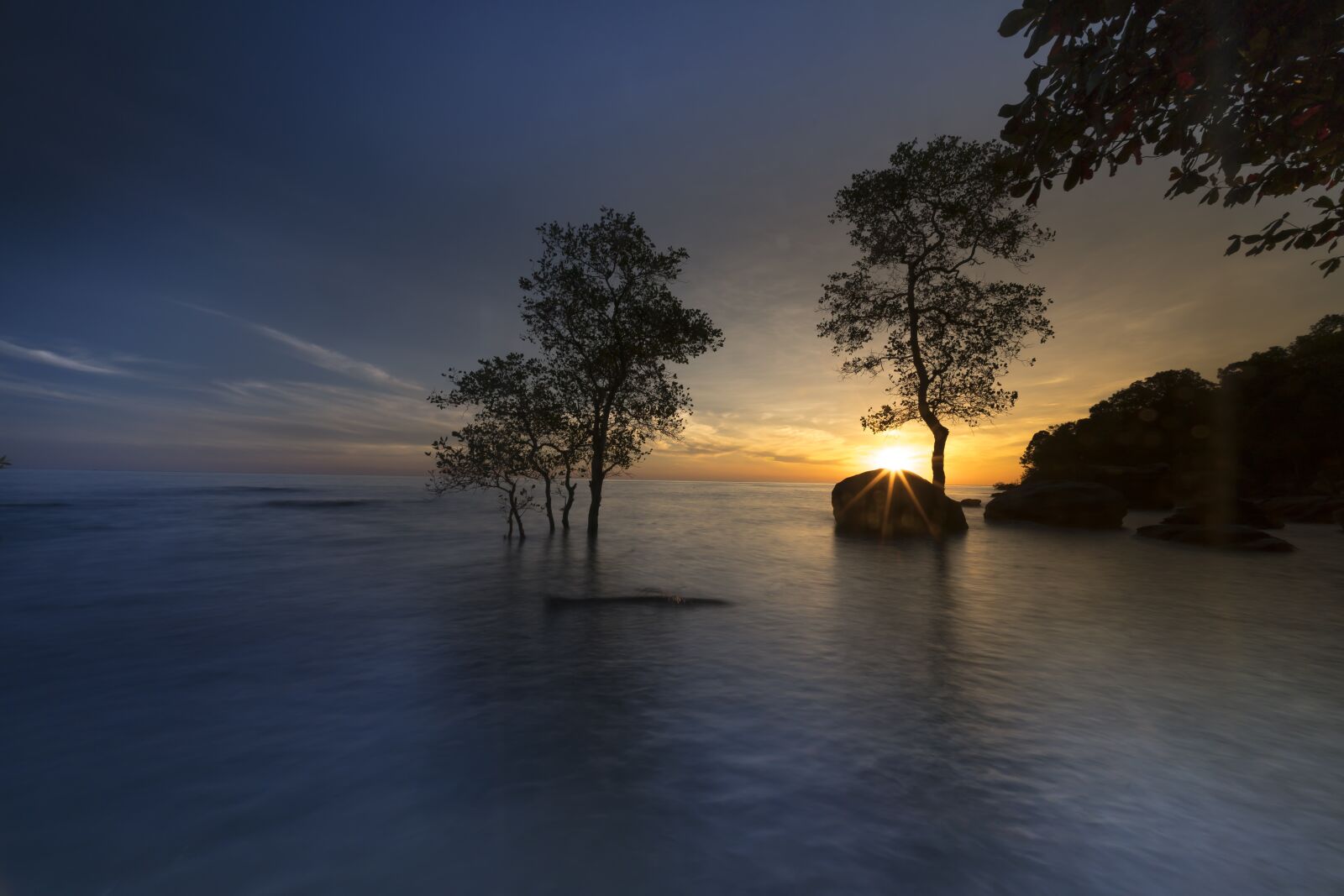 Voigtlander ULTRA WIDE-HELIAR 12mm F5.6 III sample photo. The sun, phuquoc, island photography