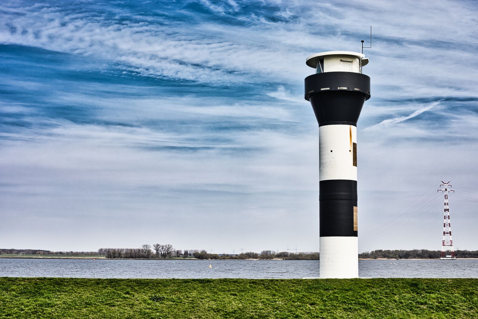 Canon EOS 5D Mark IV + Canon EF 50mm F1.8 STM sample photo. Lighthouse, elbe, water photography