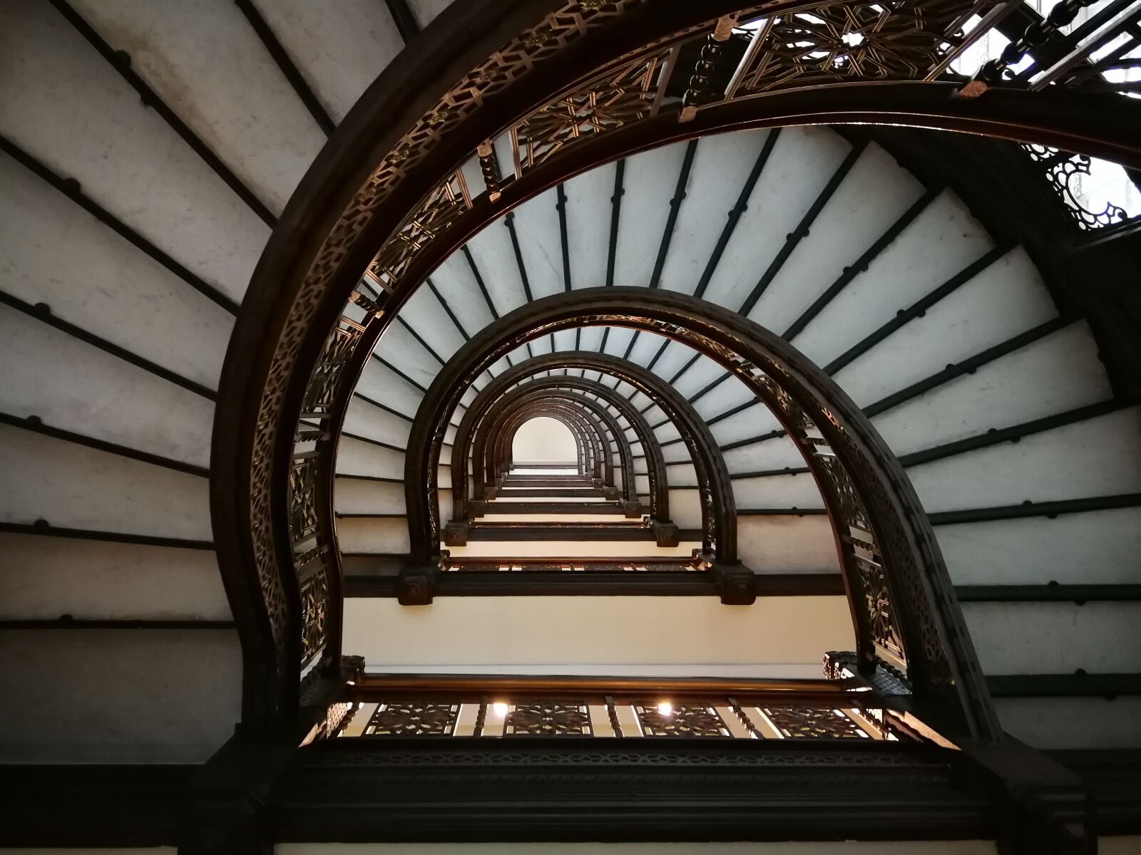 HUAWEI P10 sample photo. Ladder, architecture, chicago photography