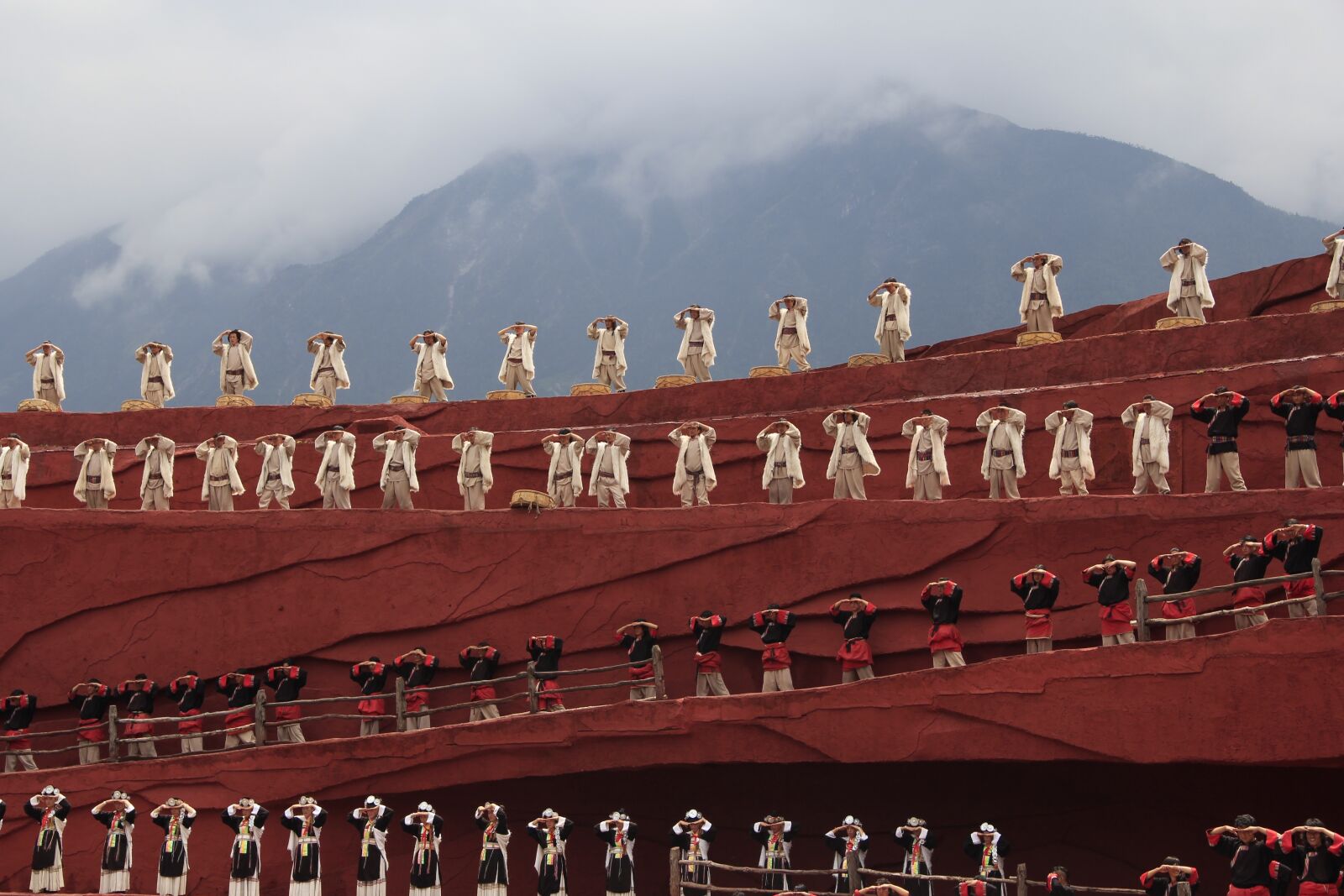 Canon EOS 550D (EOS Rebel T2i / EOS Kiss X4) sample photo. Lijiang, snow mountain, performance photography