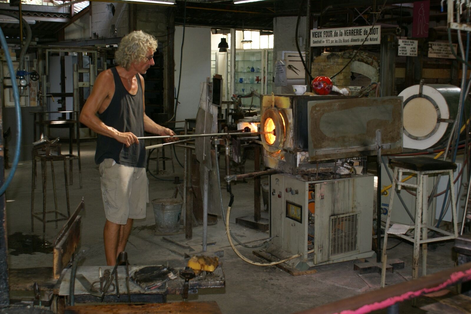 Sony Alpha DSLR-A100 sample photo. Glass blower, historically, france photography